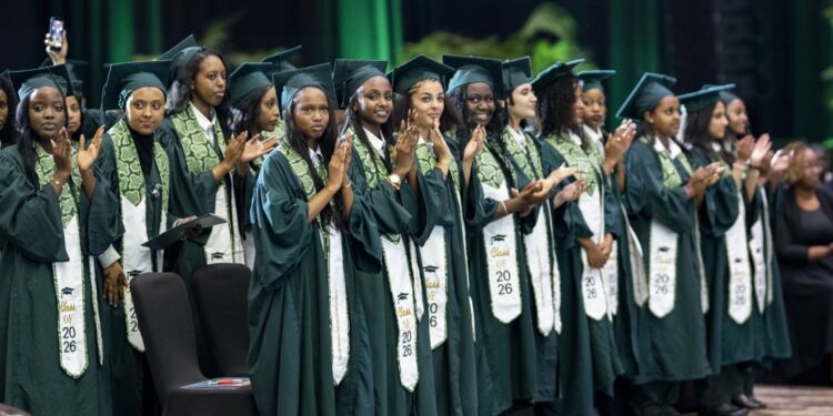 Madamu Jeannette Kagame yitabiriye umuhango wo gusoza amasomo w’Indahangarwa za Green Hills Academy