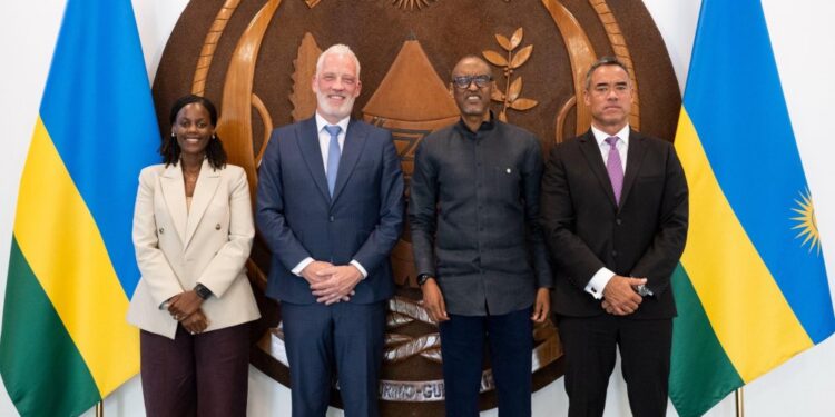 Perezida Kagame yakiriye abayobozi ba Wood Foundation