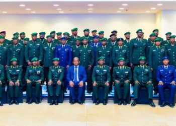 RDF yashimye abasirikare basezerewe ku bwitange bagaragaje