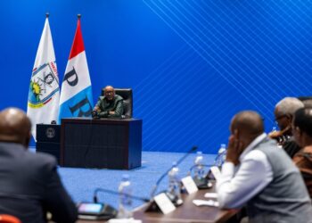 Perezida Kagame yaganiriye n’abakada bakuru ba FPR-Inkotanyi
