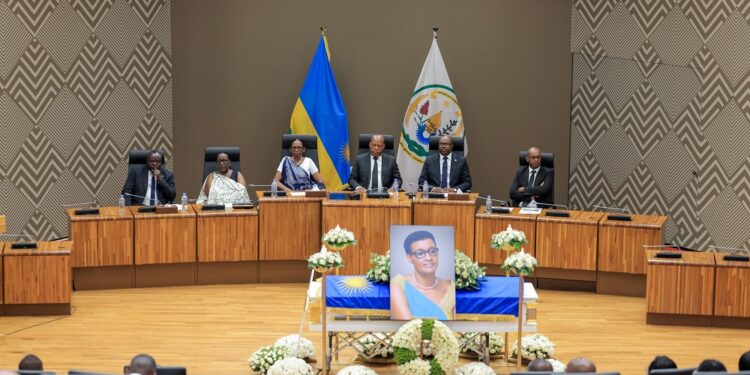 Inteko Ishinga Amategeko yasezeye kuri Senateri Mukabalisa Donatille