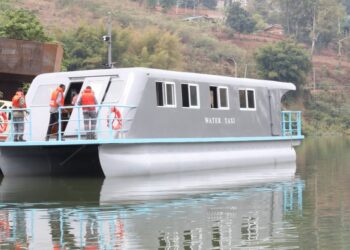Abaturage bo ku Nkombo bahawe ubwato bwa miliyoni 500 Frw